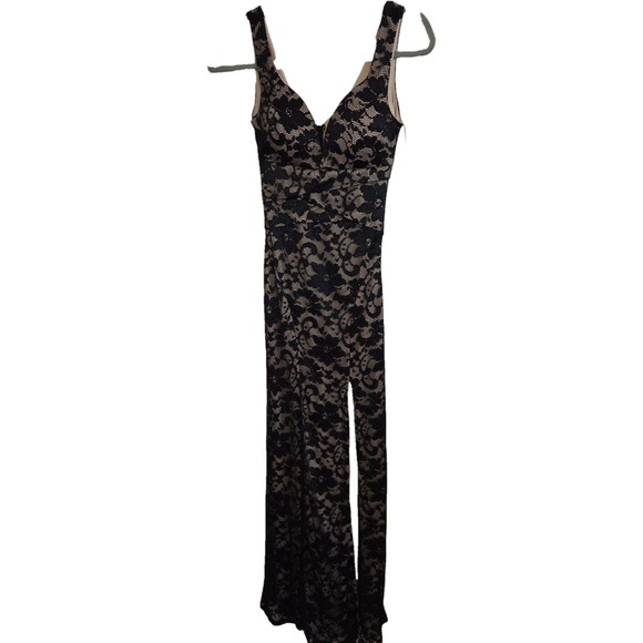 Emerald Sundae Dresses & Skirts - Emerald Sundae Womens Black Lace Nude Lining V-Neck Maxi Dress Size XS Slit